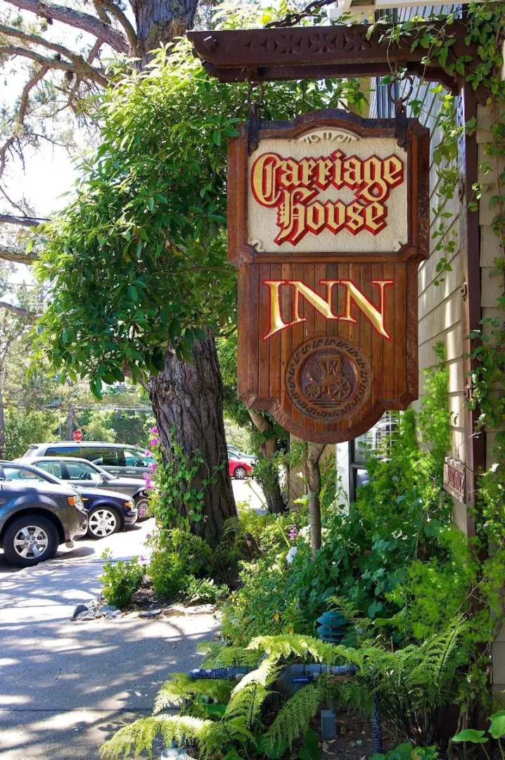 Carriage House Inn