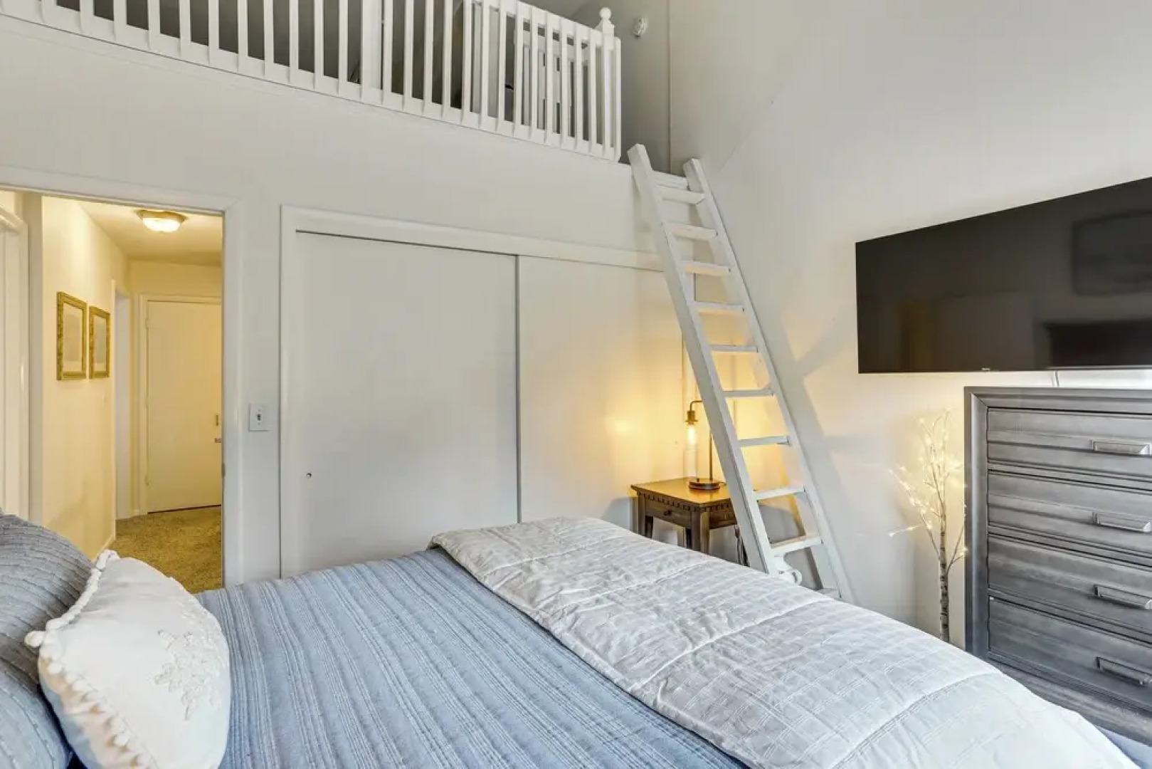 Cozy Edwards Townhome, Completely Remodeled!