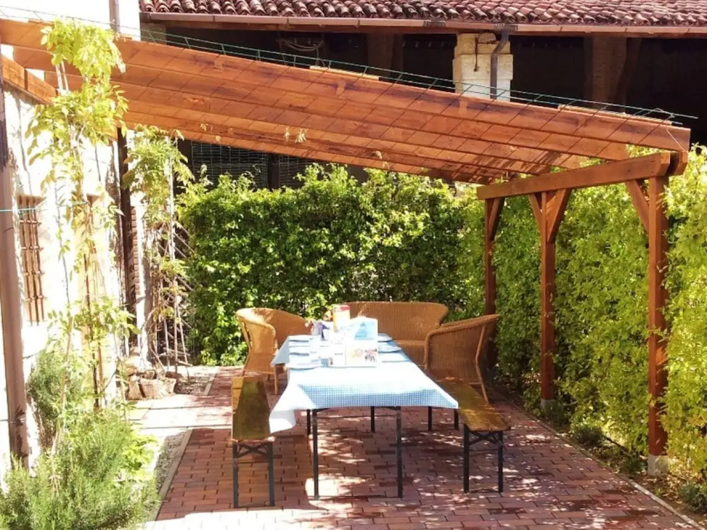 Renovated, Spacious and Cosy Countryside House. Wi-fi, Garden and Swimming Pool