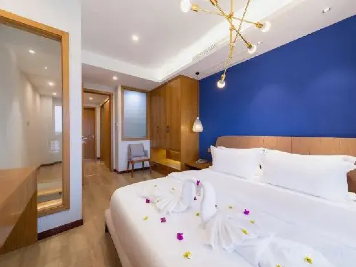 Nanxing holiday hotel (Mount Emei tourist center, Emeishan high-speed railway station)