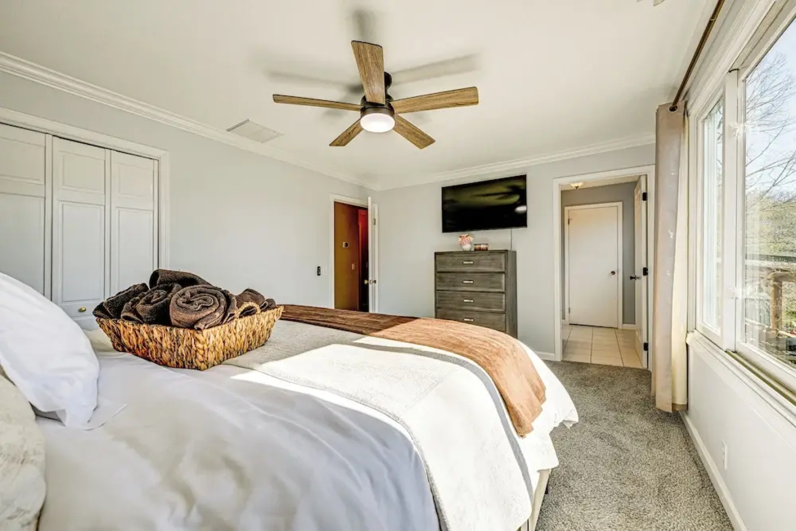 Lakefront Cabin Retreat w/ Dock in Robbinsville!