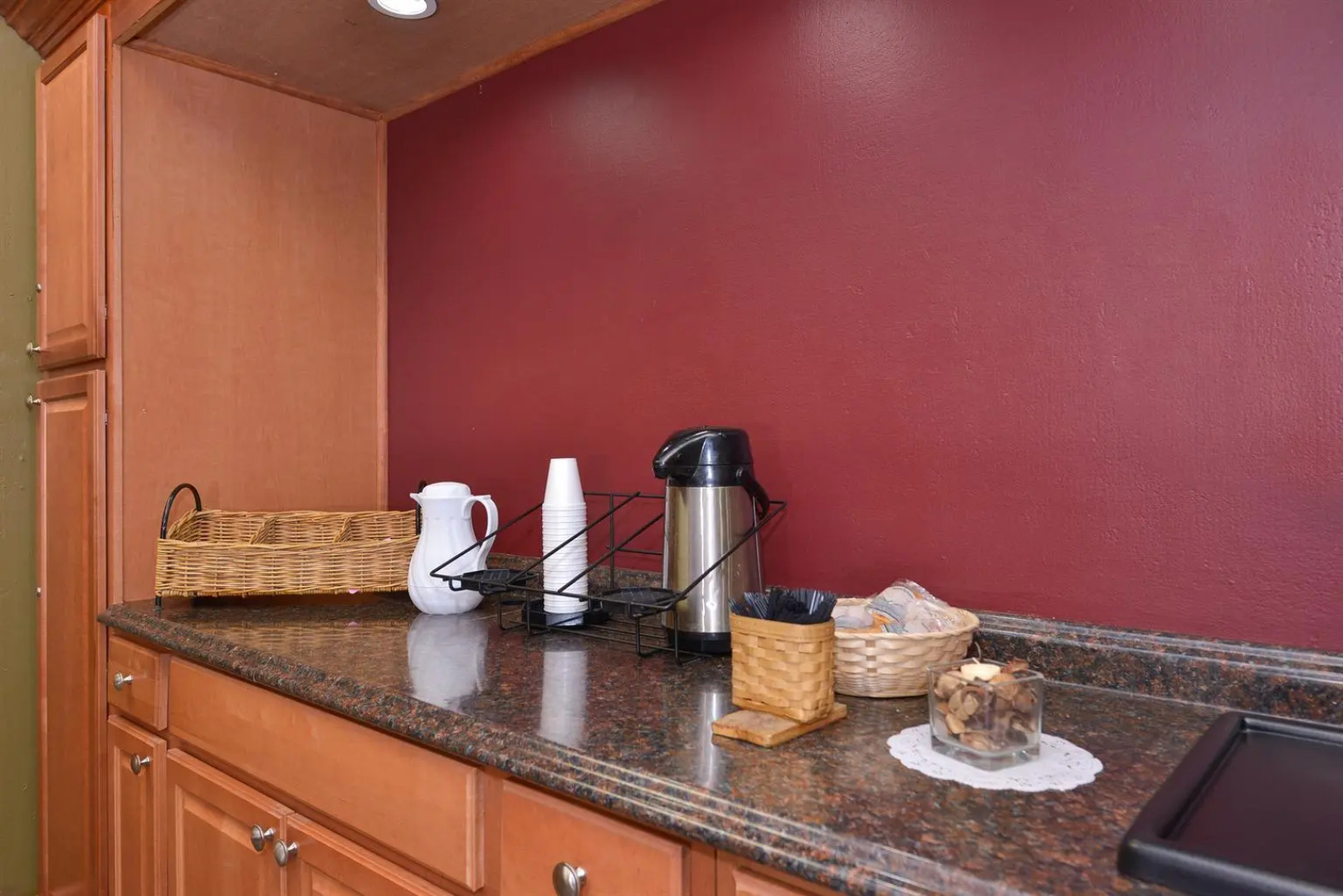 Americas Best Value Inn & Suites Kansas City