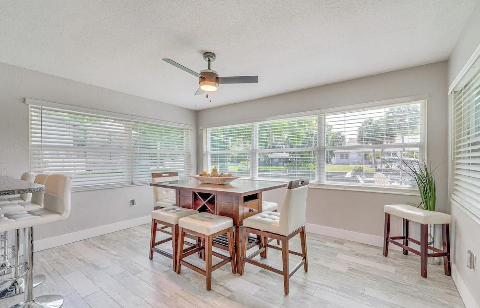 Dock, Kayaks & Bicycles: Crystal River Getaway!