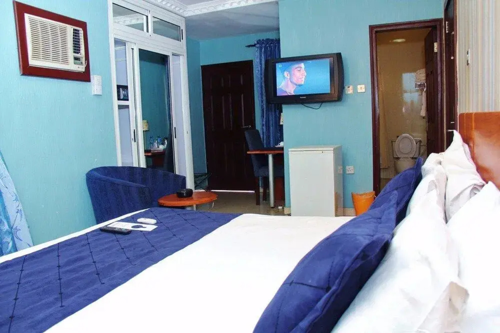 De-vine Plus Hotel and Suites