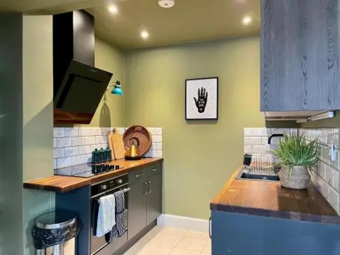 The Victorian Post House - Central Frome