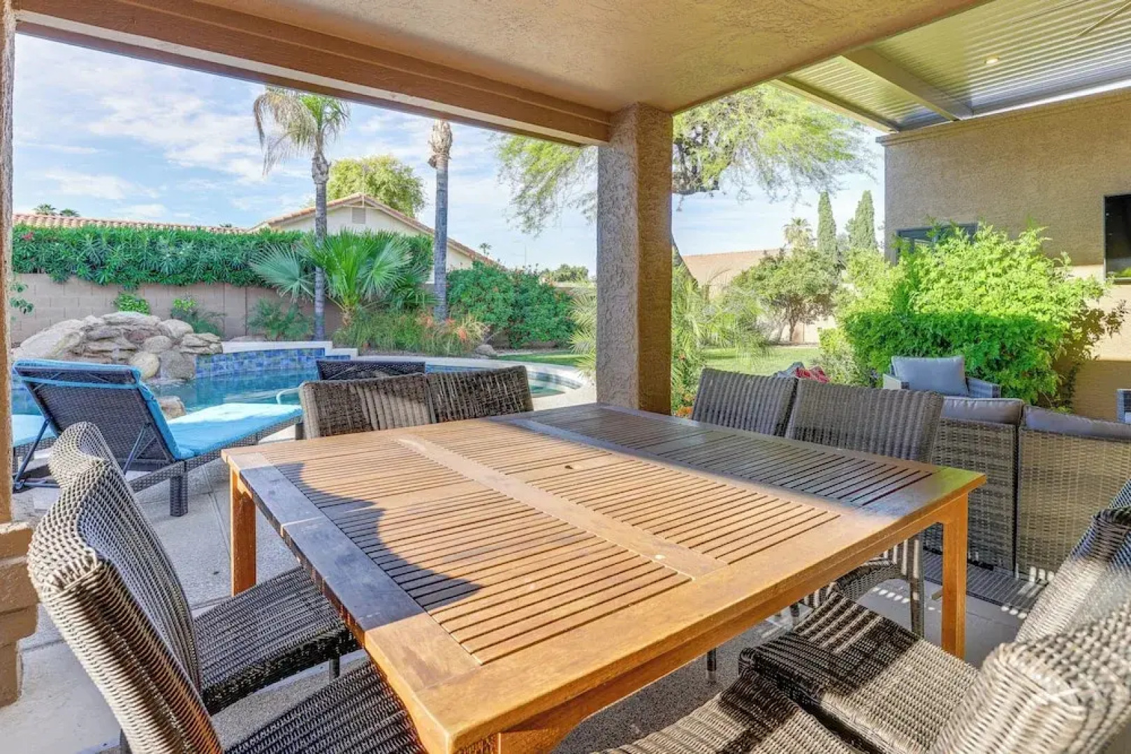 Saltwater Pool & Grill: Tempe Retreat!