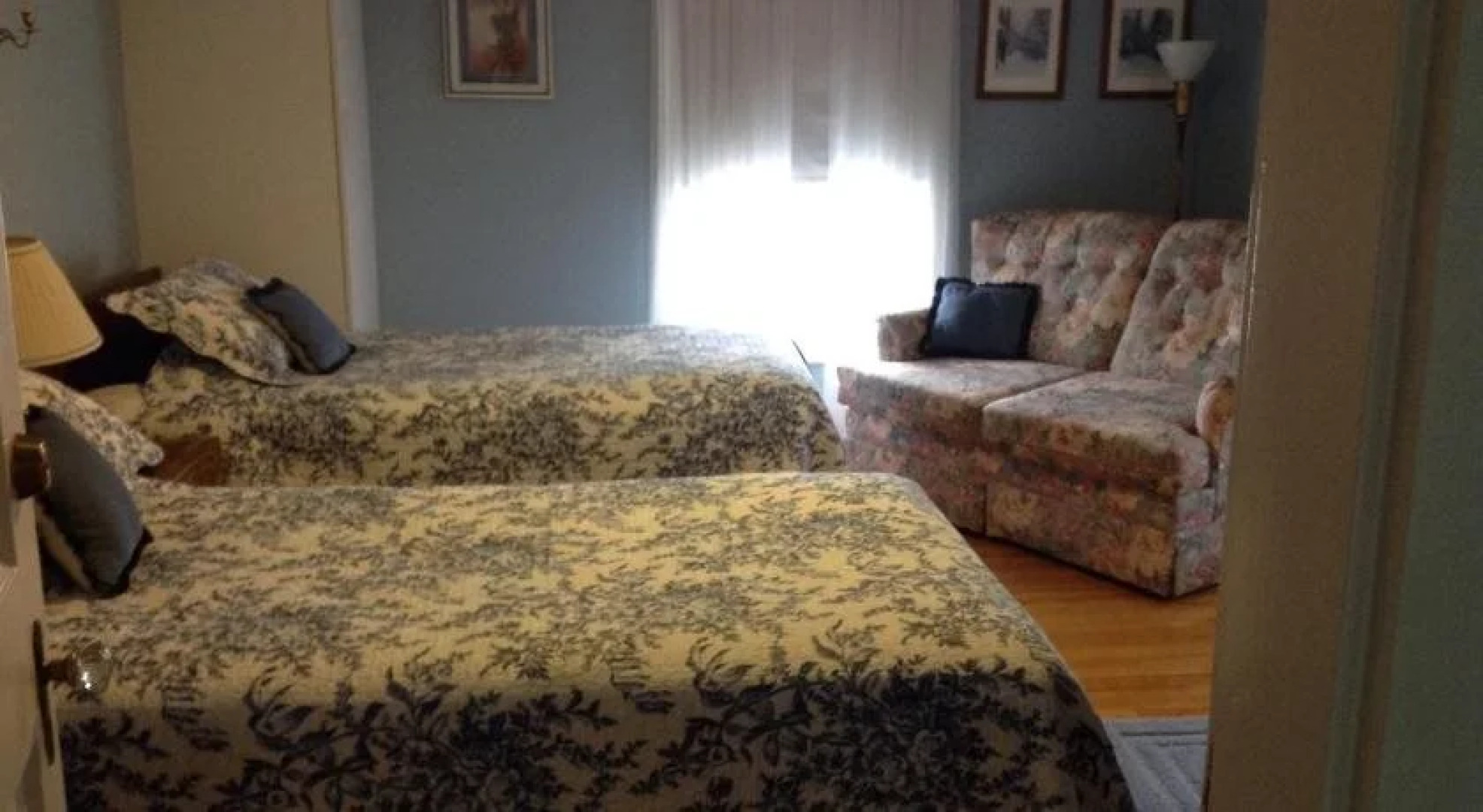 Maple Tourist Home Bed & Breakfast