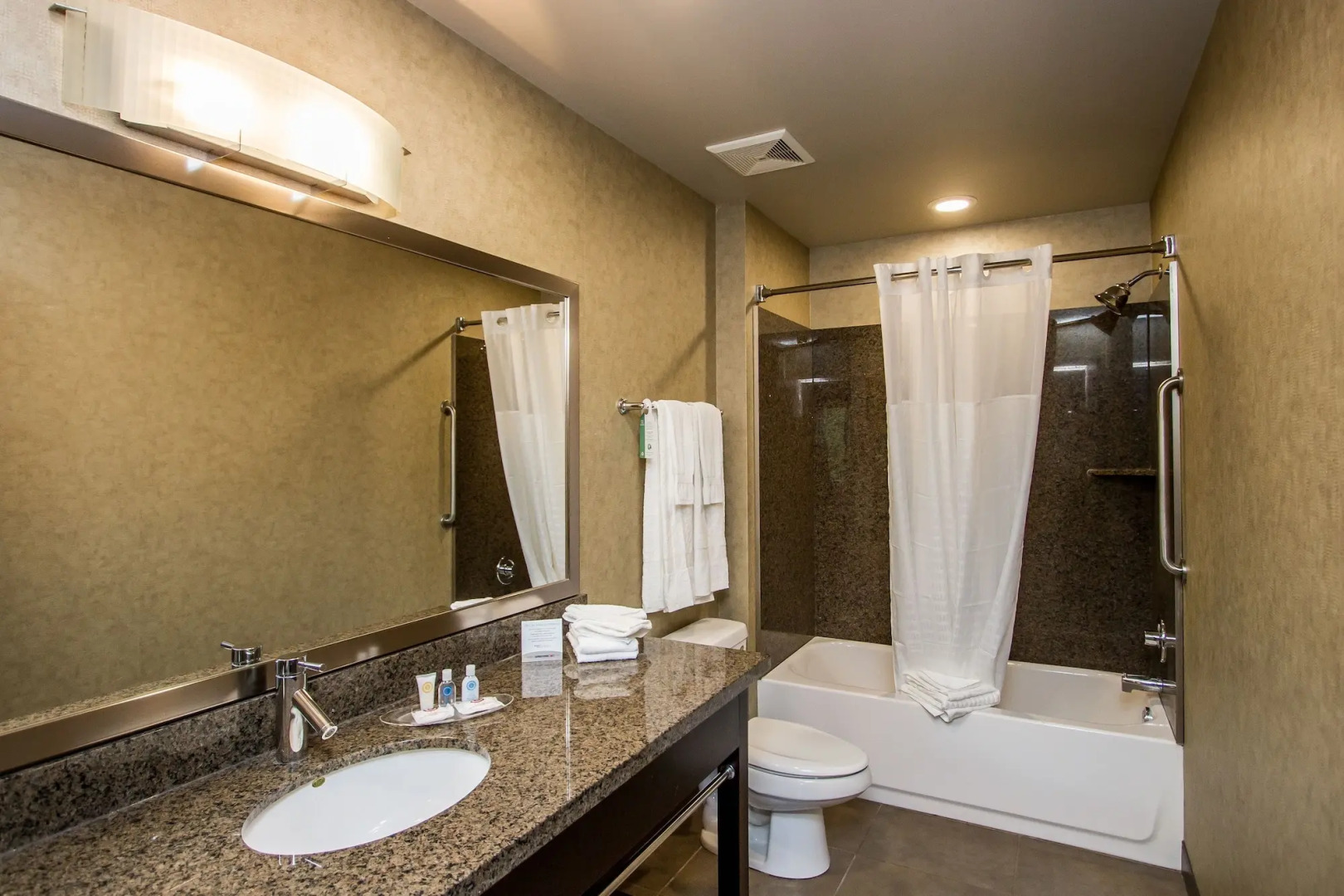 Comfort Suites Kelowna