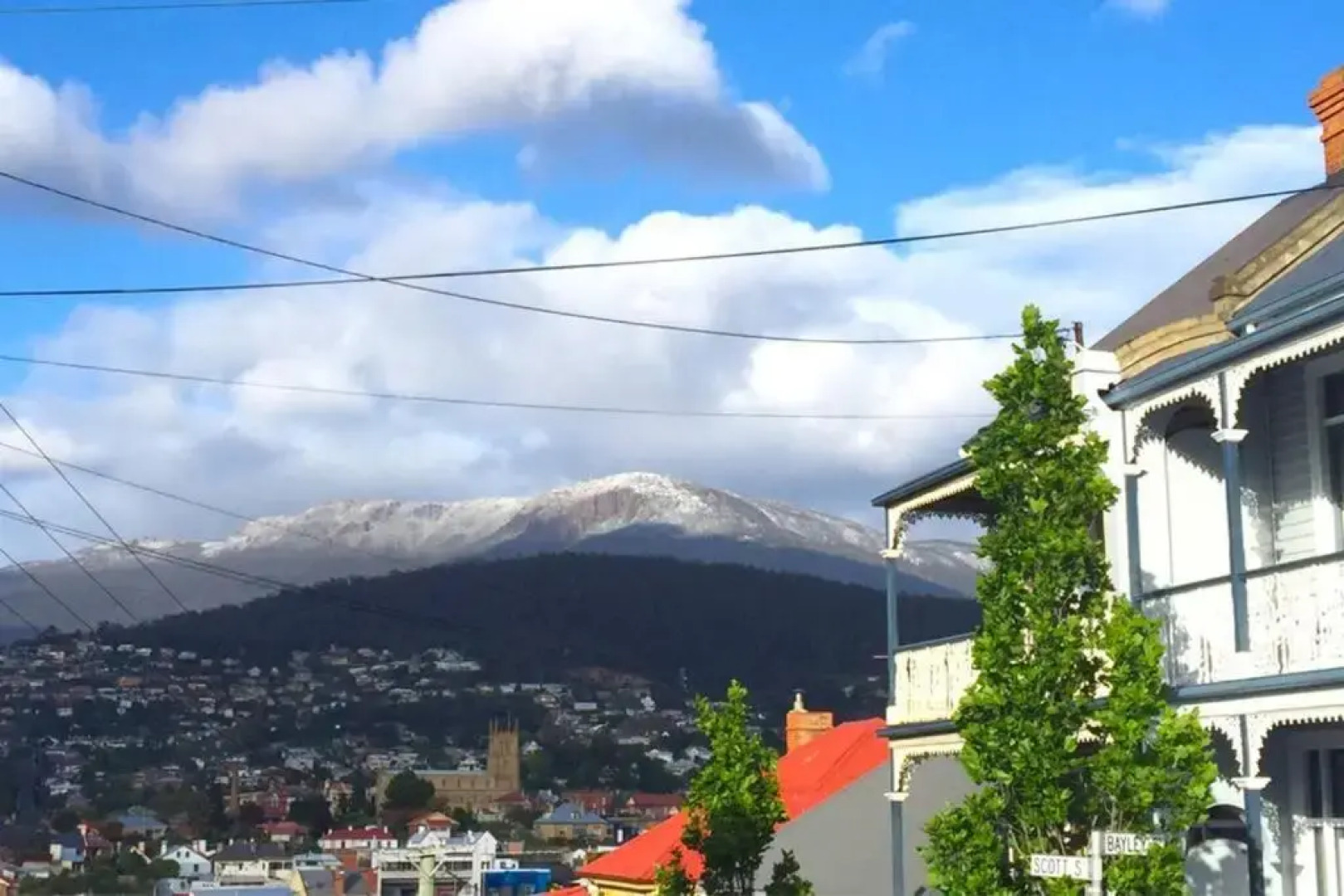 Best Location in Hobart! Luxury 4 bedroom with stunning views