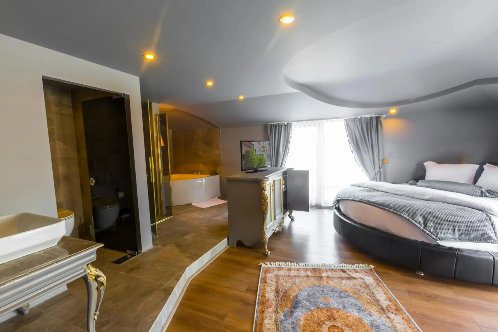 Real King Residence