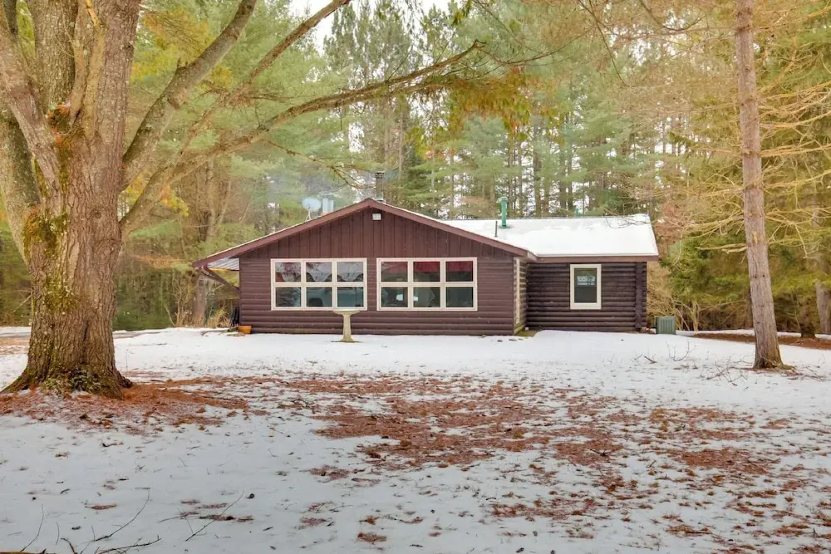 Family Gem Near the Chain of Lakes in Eagle River!