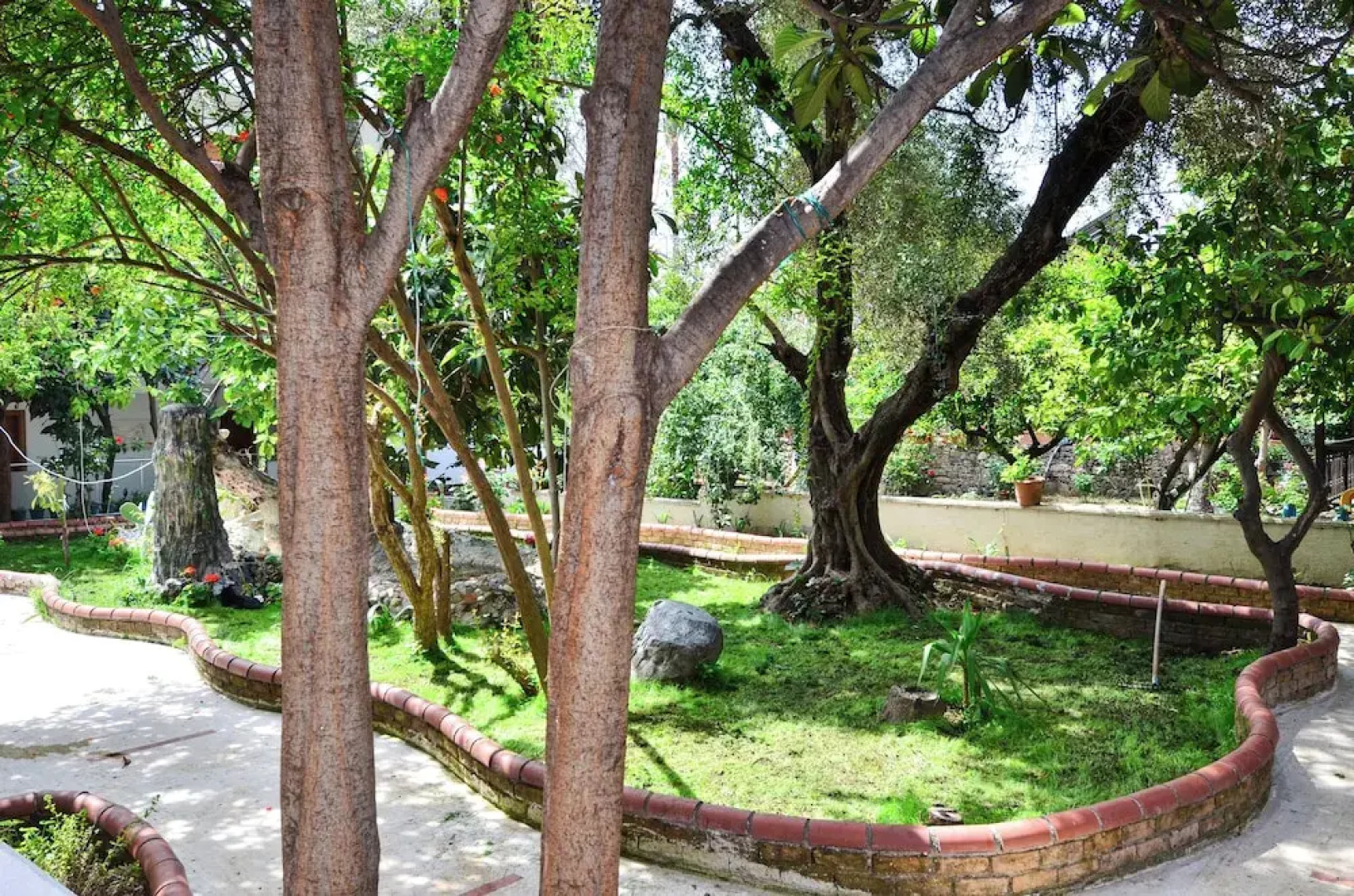 Tropic Beach Club Side