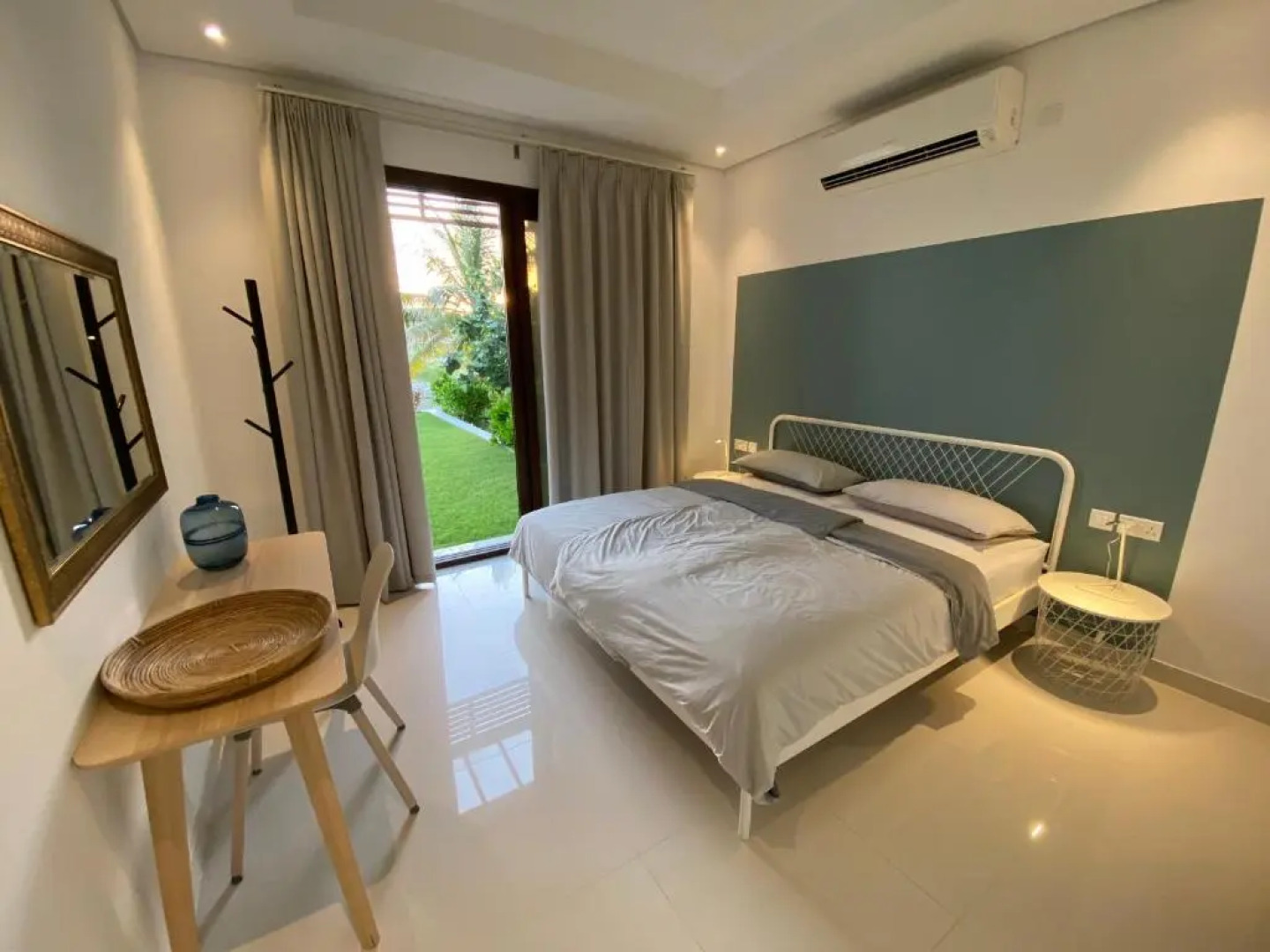 SL19 Lovely 2-bedroom apartment with gorgeous garden and south lagoons view