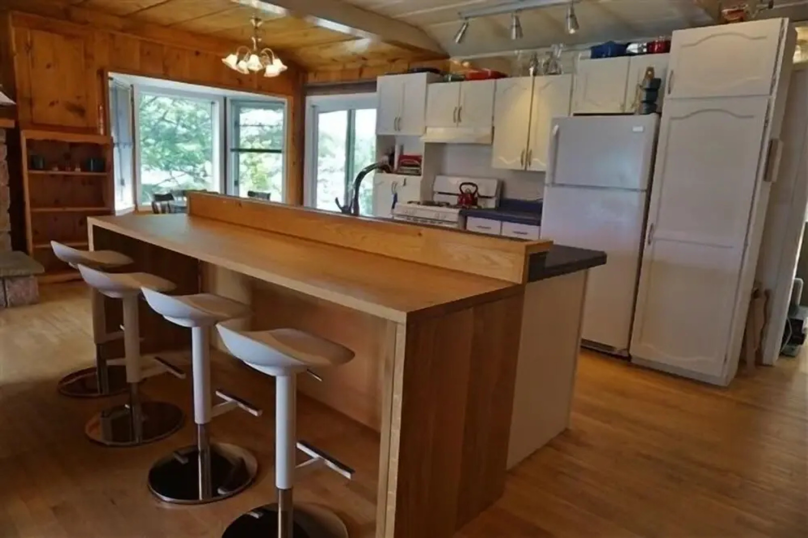 432 Weslemkoon Lake 4 Bedroom Cottage