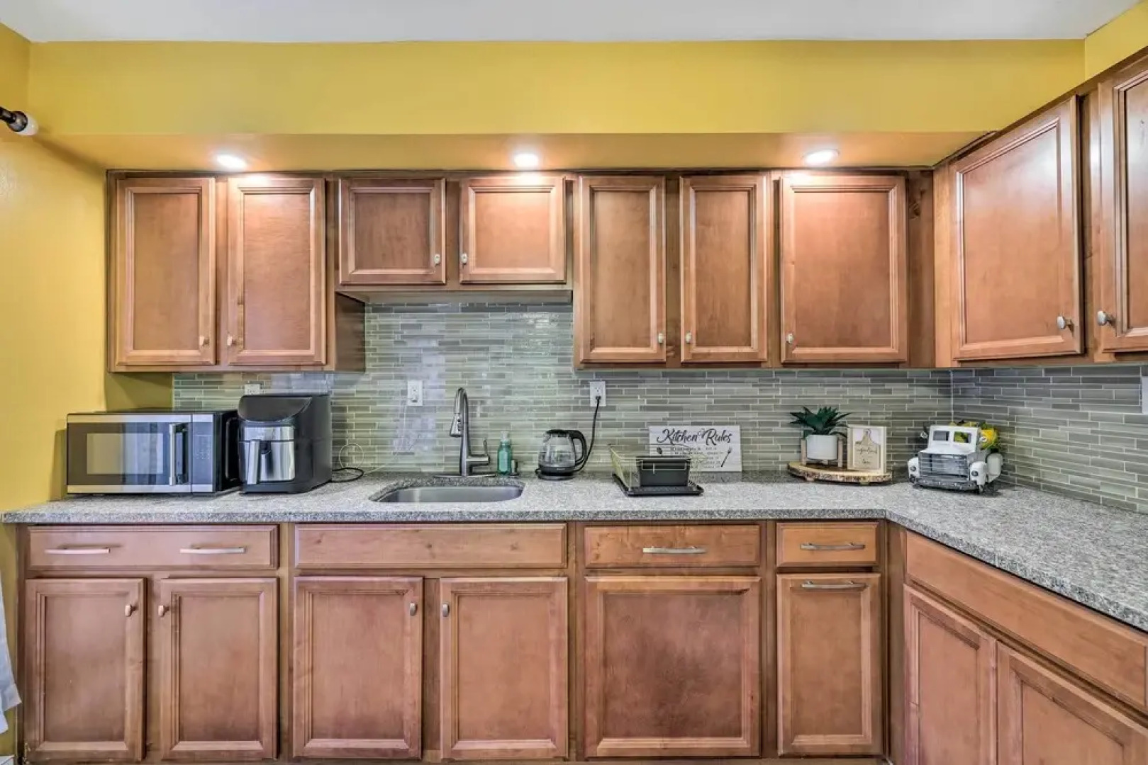 ~ 14 Mi to Skiing: Tobyhanna Gem w/ Fire Pit!