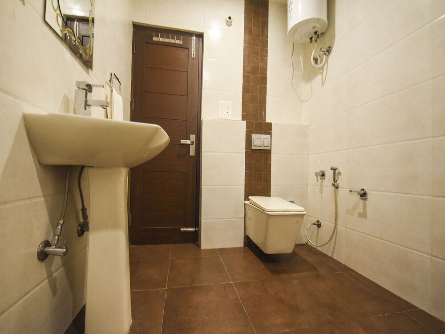 OYO 16618 Town Pride Hut