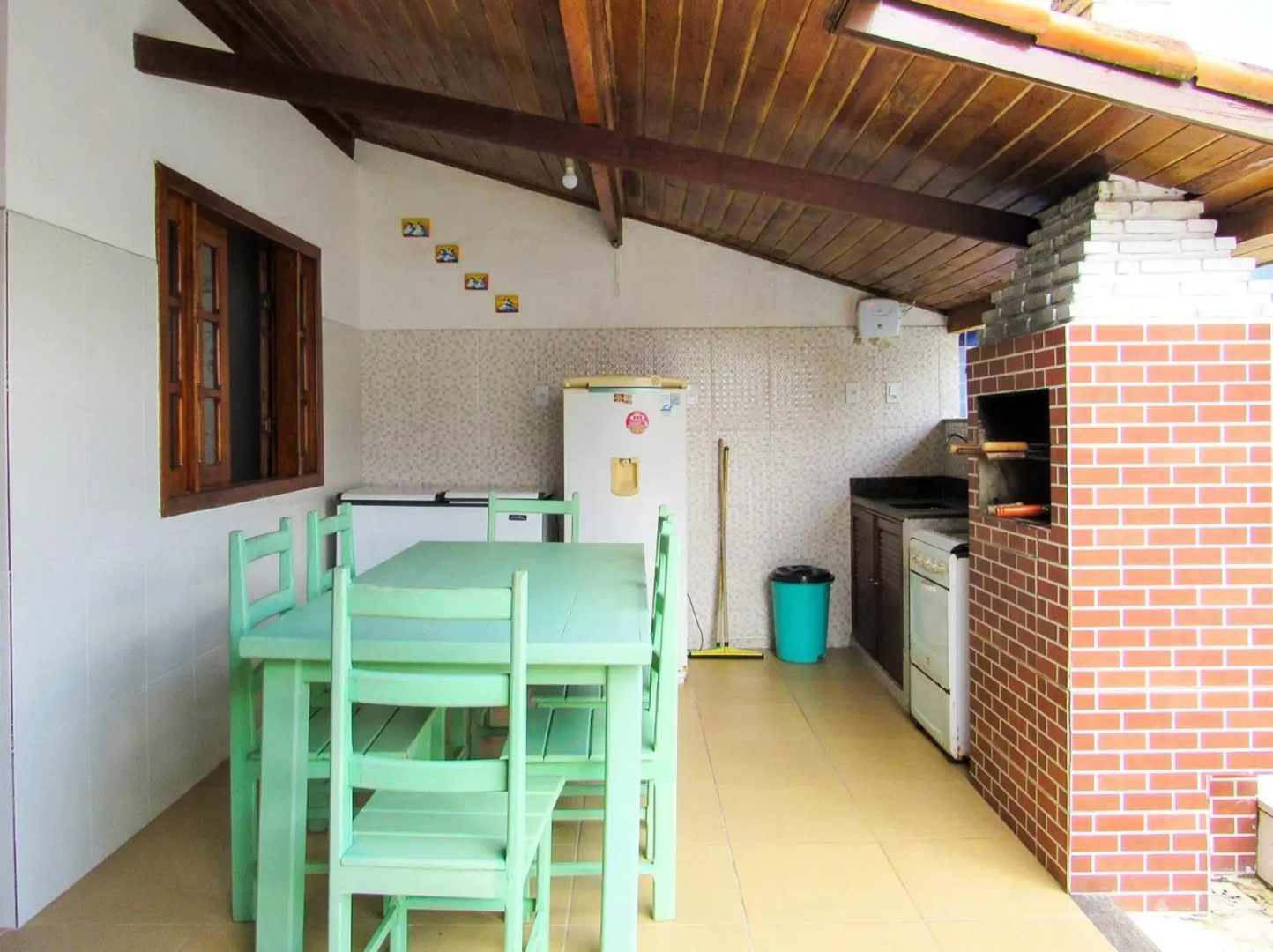 Casa com 4 Suítes, Piscina, Área Gourmet e Wifi