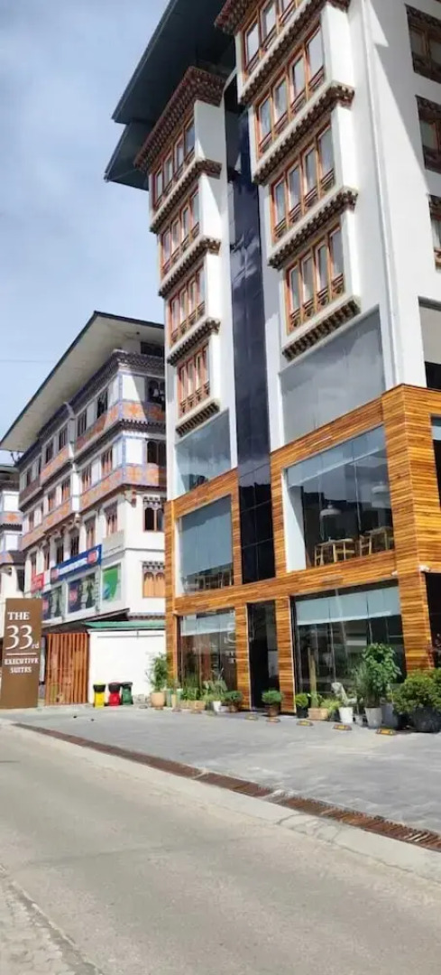 The 33rd Executive Suites