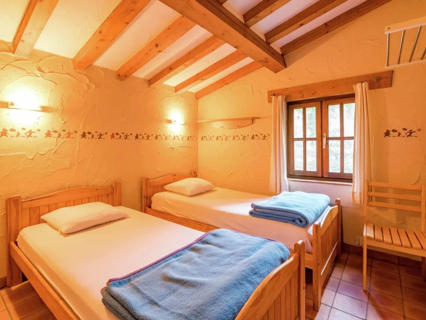 Cosy and Snug Holiday Home With Joint Swimming Pool