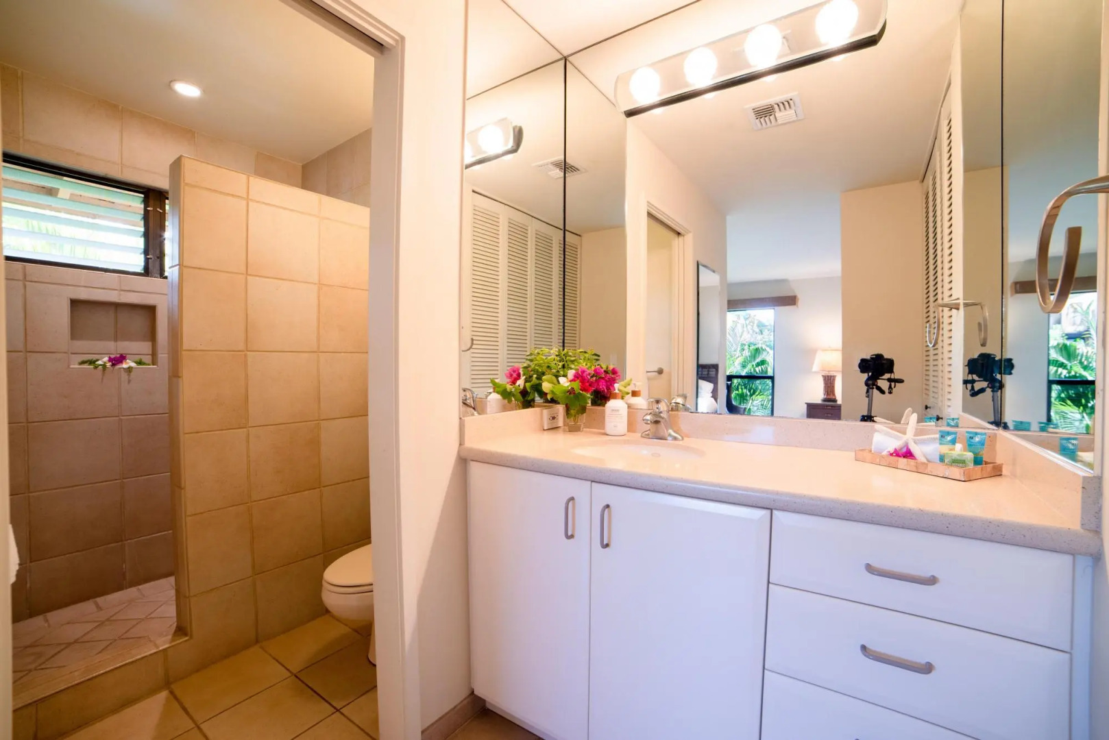 Wailea Ekahi 17D - One Bedroom Condo with Ocean View