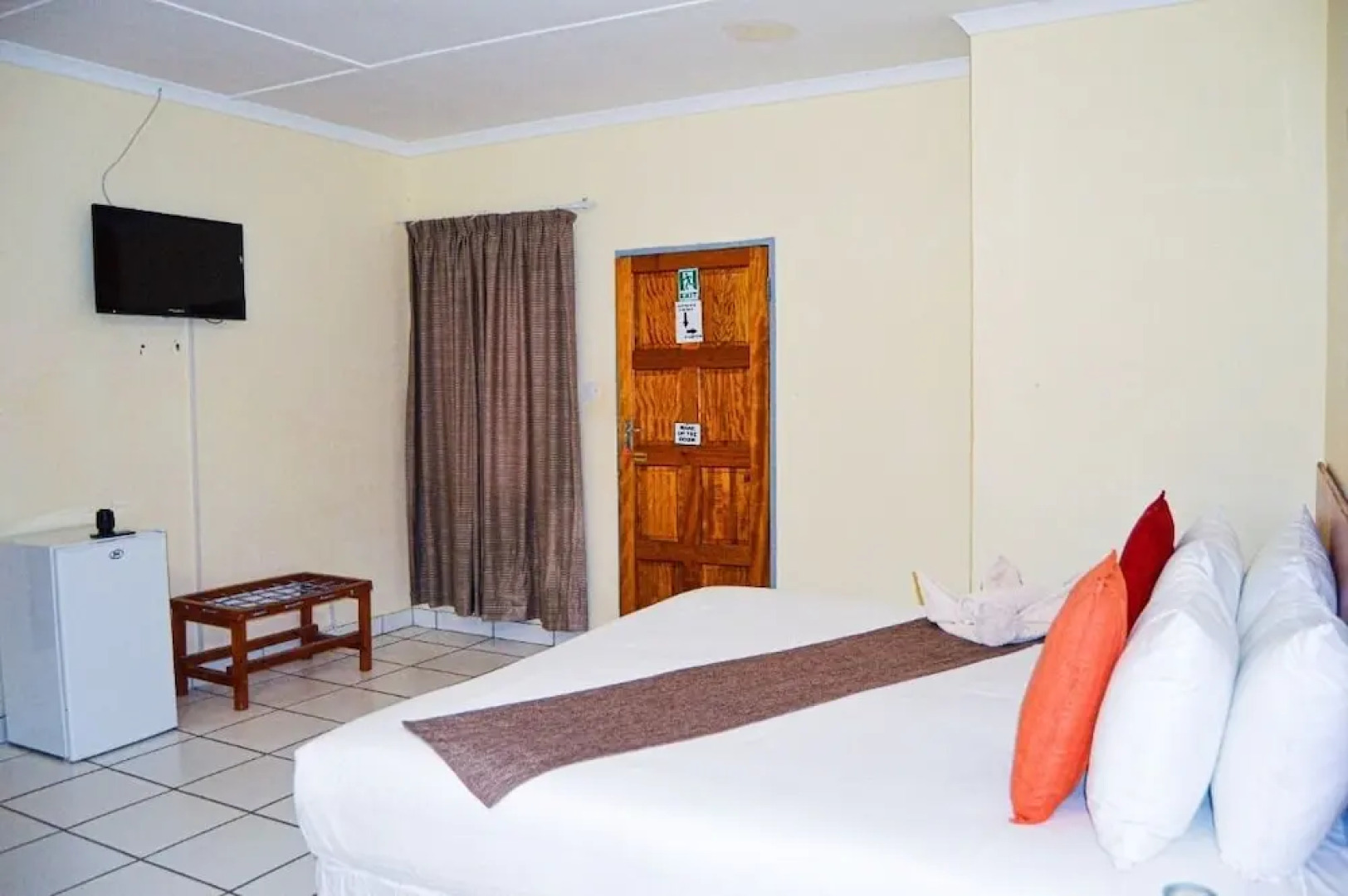 Qhwigaba Guest Lodge