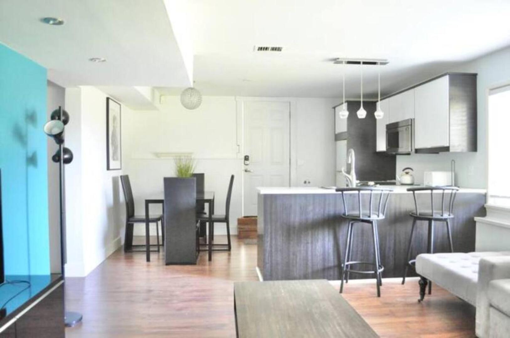 Cozy 1 BD Suite Centrally Located North Vancouver