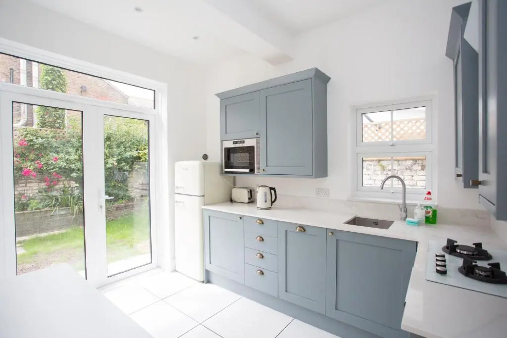 Elegant York House - on a beach road, sleeps 12, with sea views