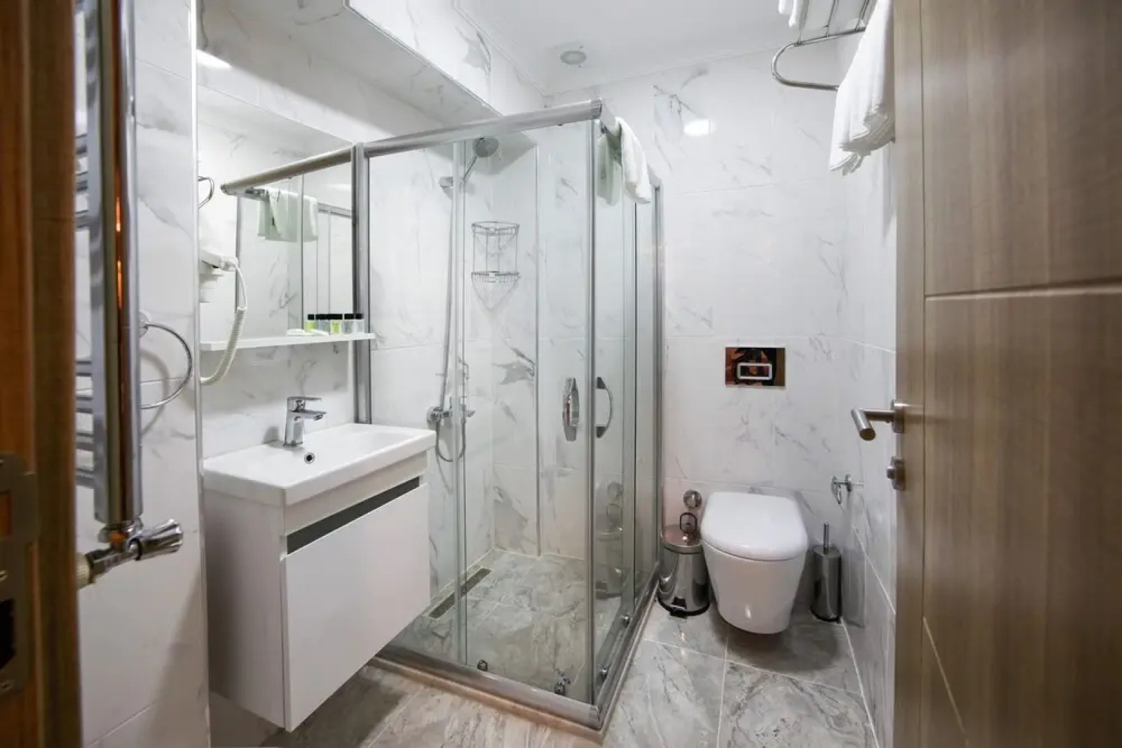 Seven Roses Apart Hotel