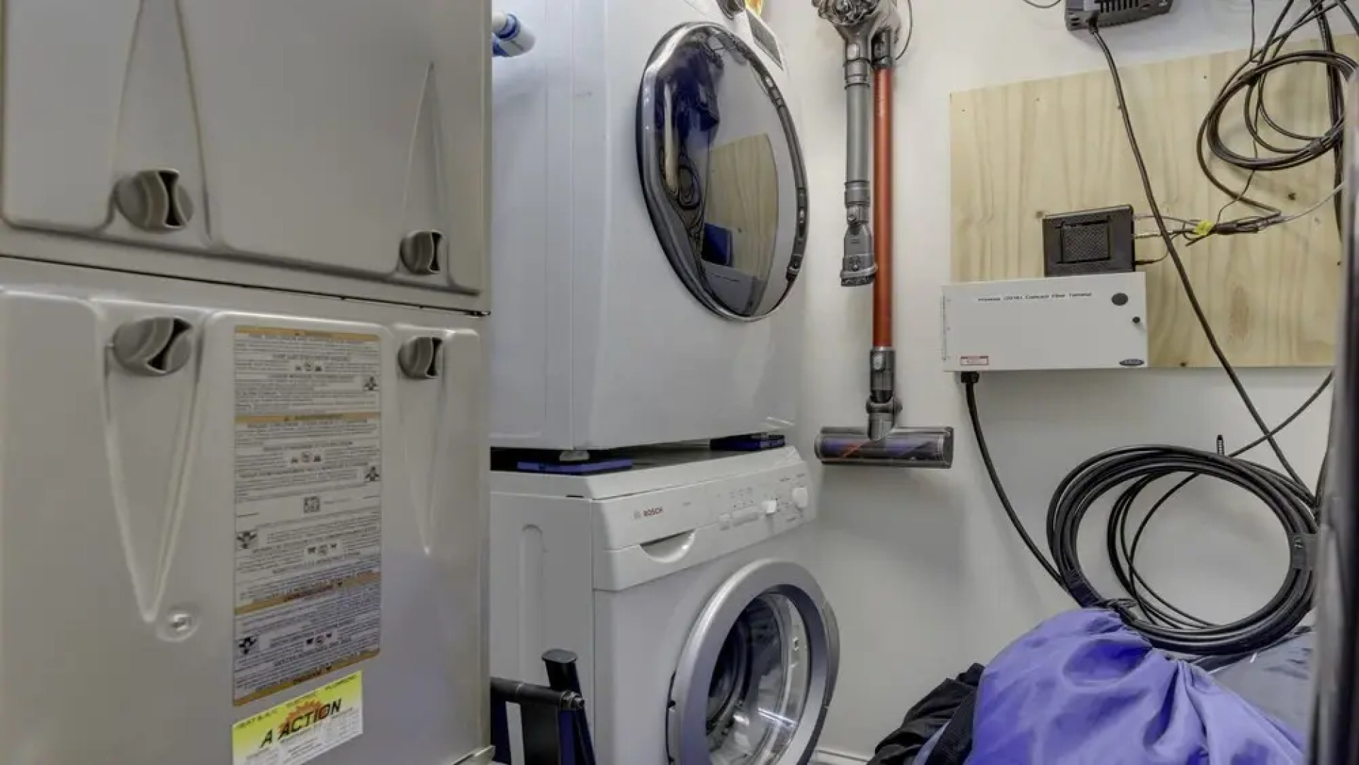 Spacious Colonial House in Alexandria | CozySuites