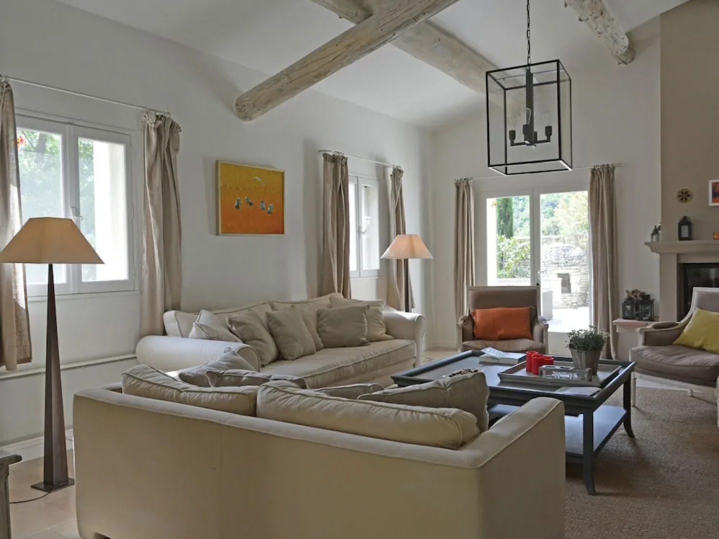 Cozy Villa in Menerbes with Swimming Pool