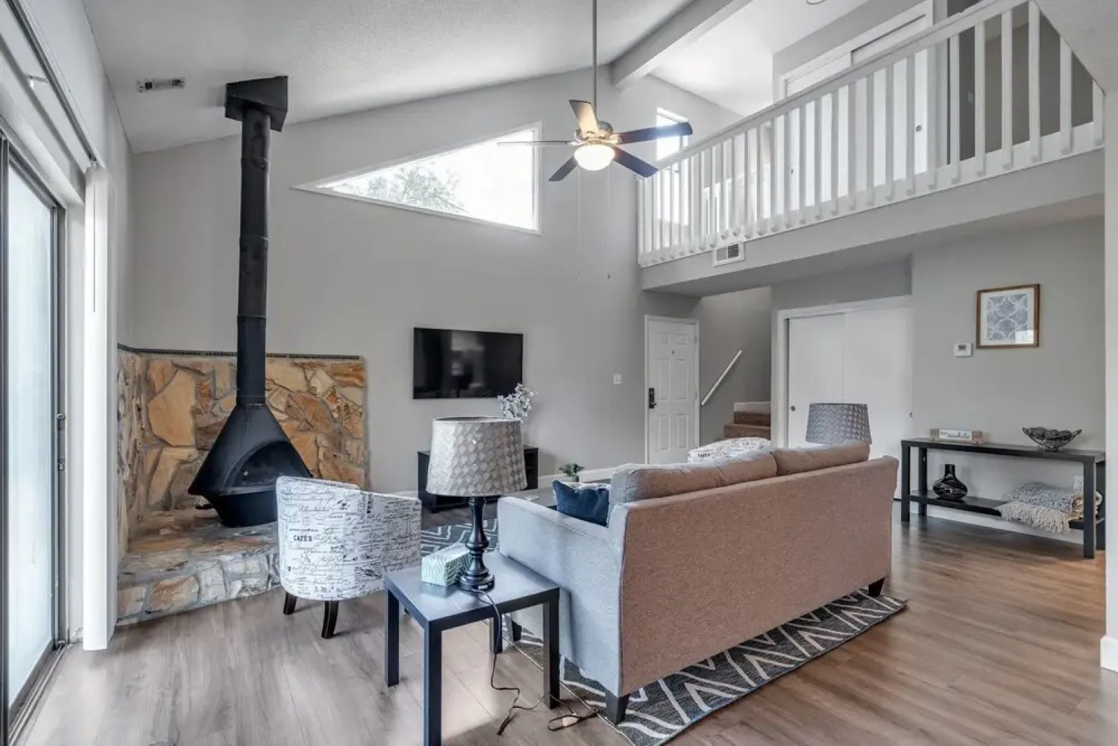 Eagles Nest 2 Bedroom Townhouse by Redawning