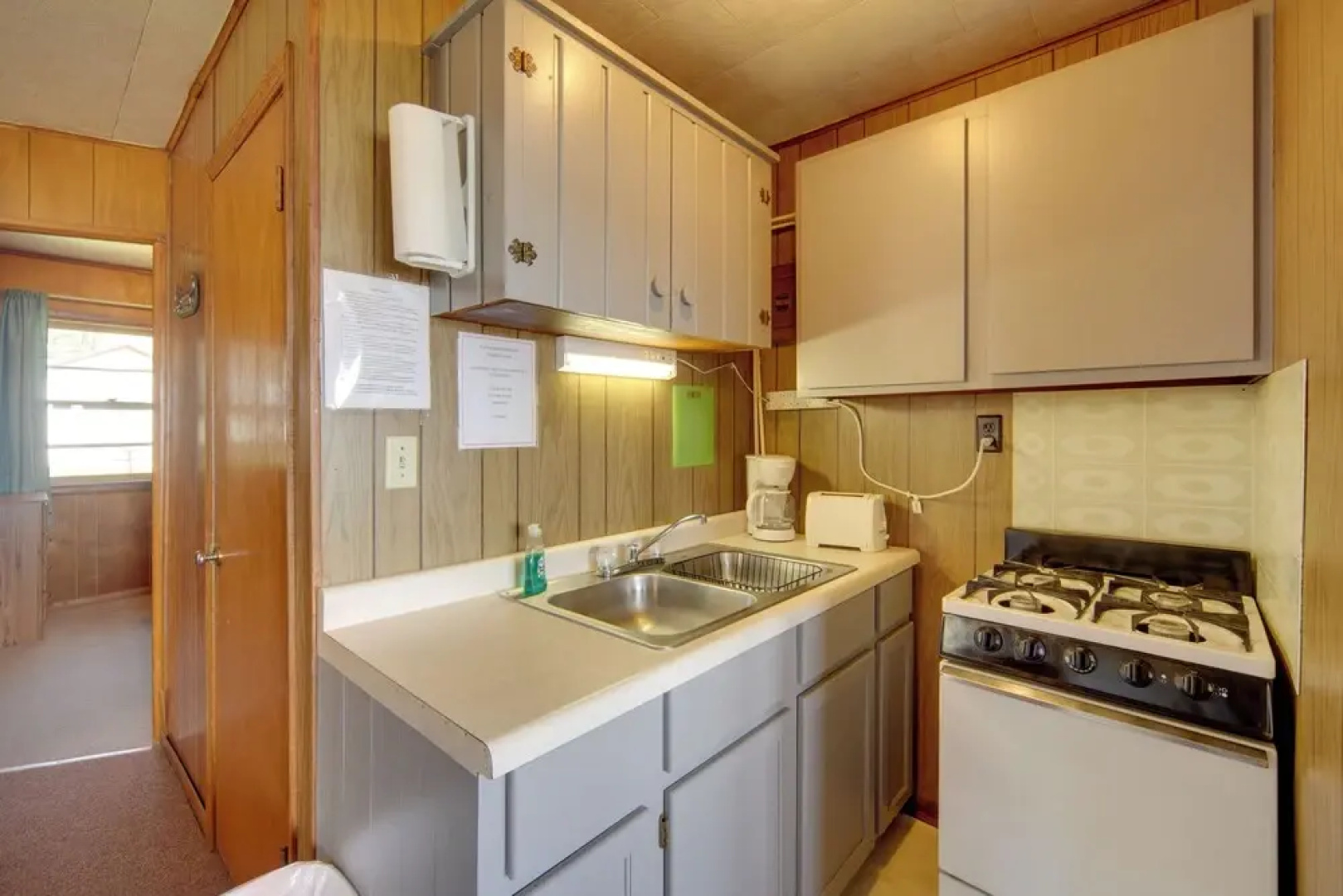 Convenient Cabin w/ Access to 3 Boat Docks!