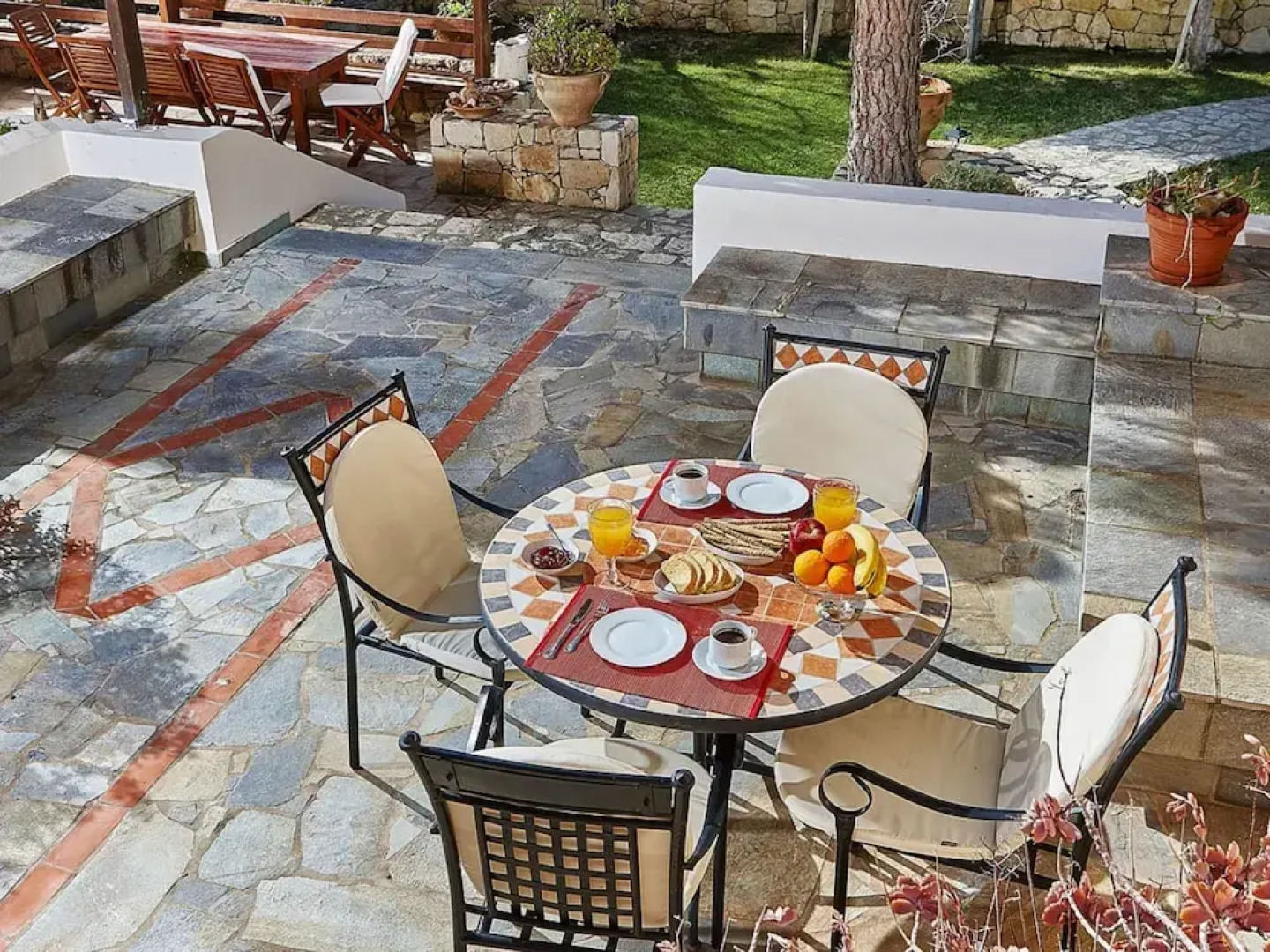 Fantastic Holiday Home in Karteros With Pool