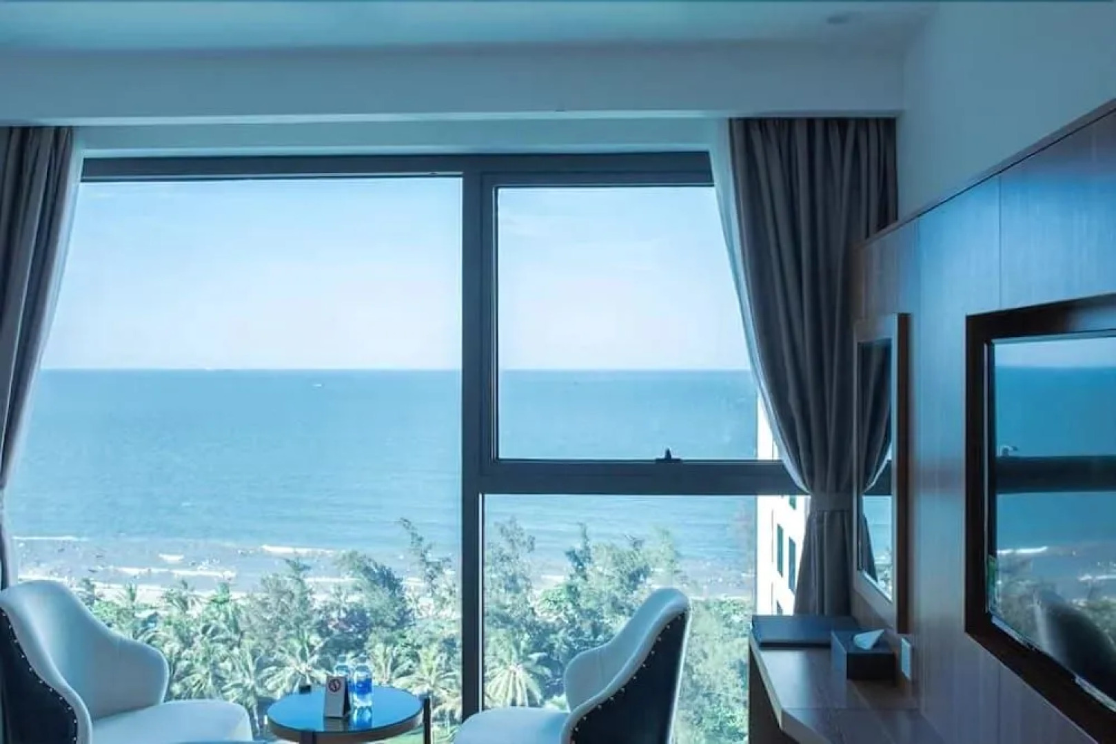 Holiday Cua Lo Hotel