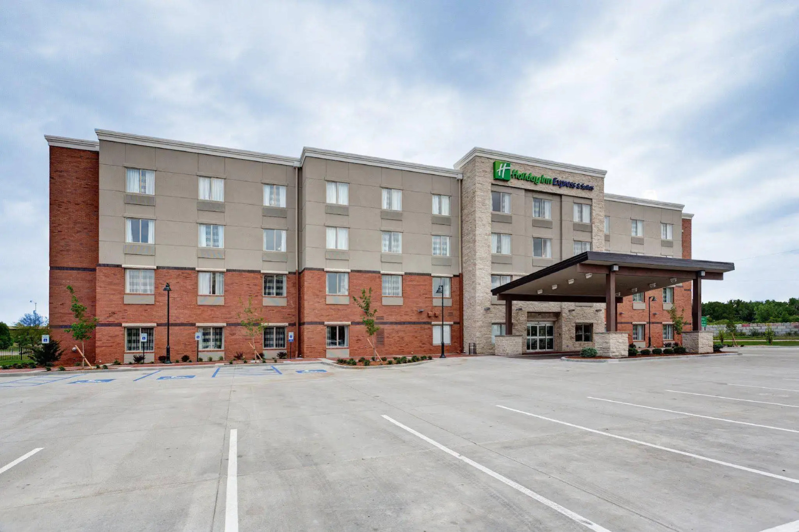 Holiday Inn Express & Suites Great Bend by IHG