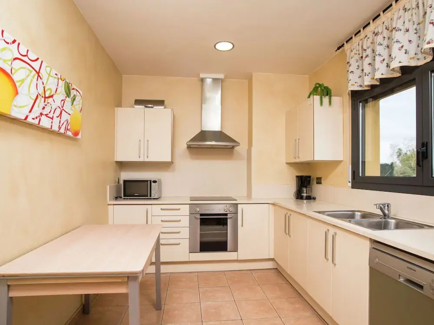 Cozy Holiday Home in UrbanitzaciÃ³ Bon Relax With Pool