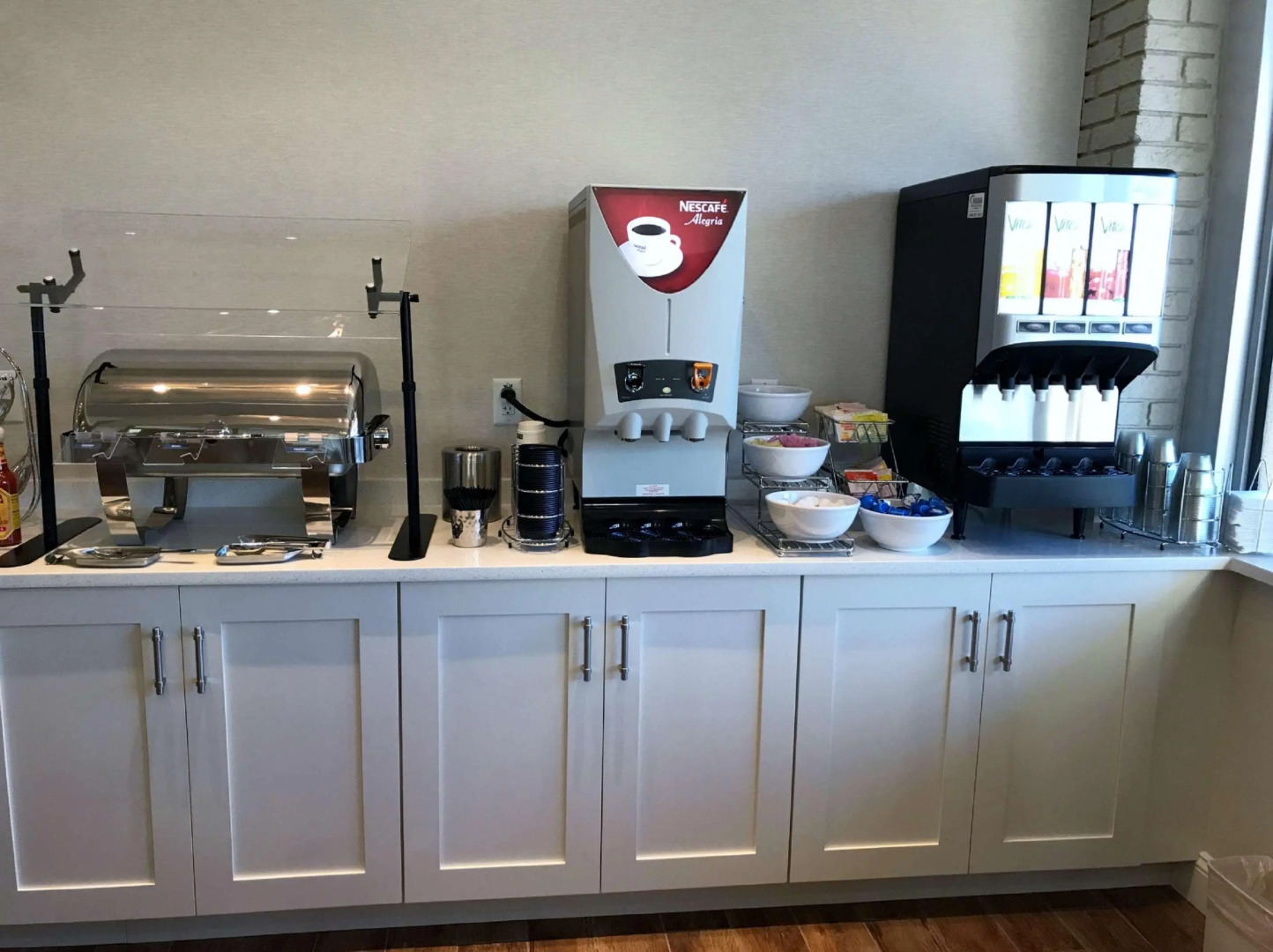 Best Western Plus Yacht Harbor Inn