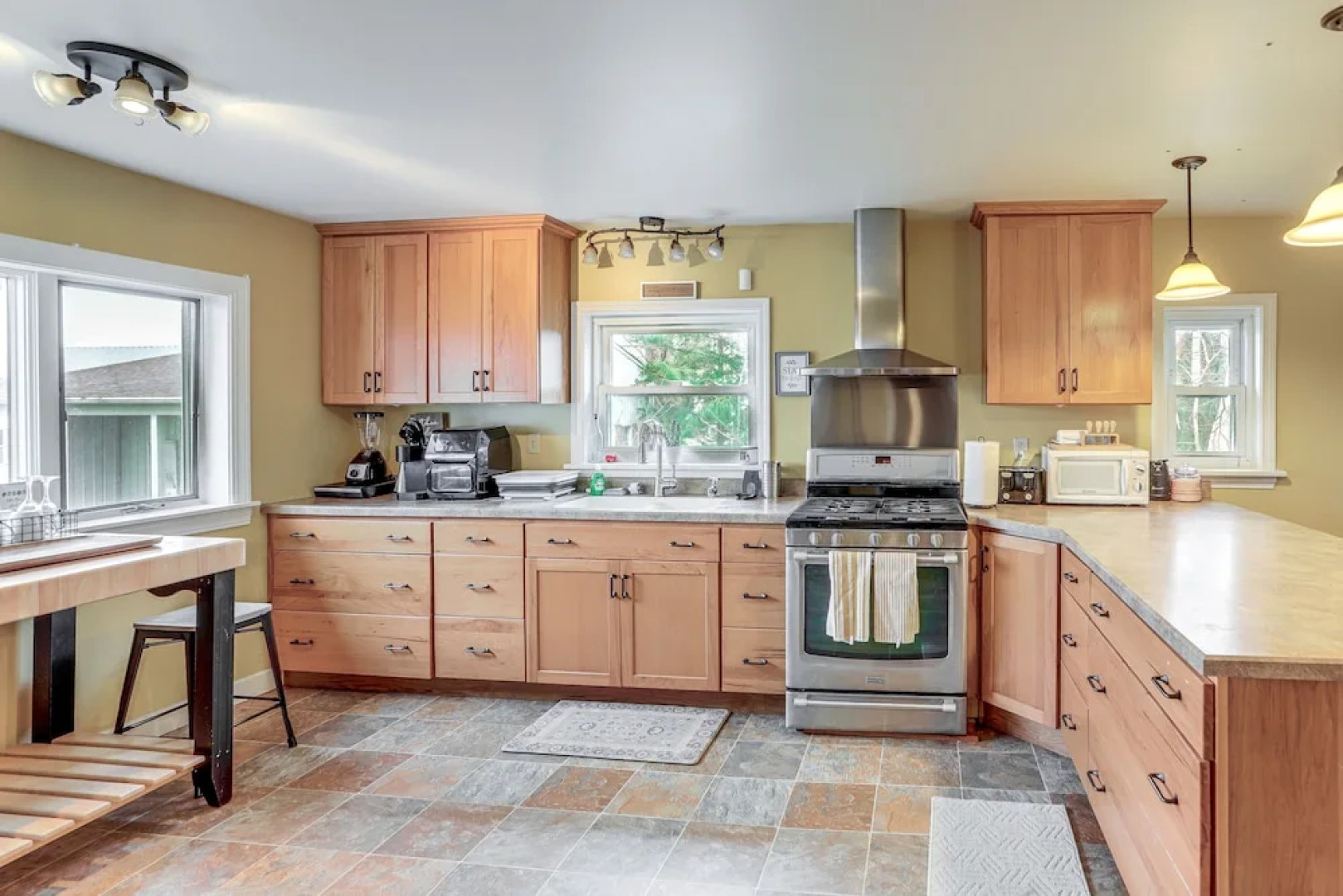 Central & Private Milan Home ~ 10 Mi to Sandusky!