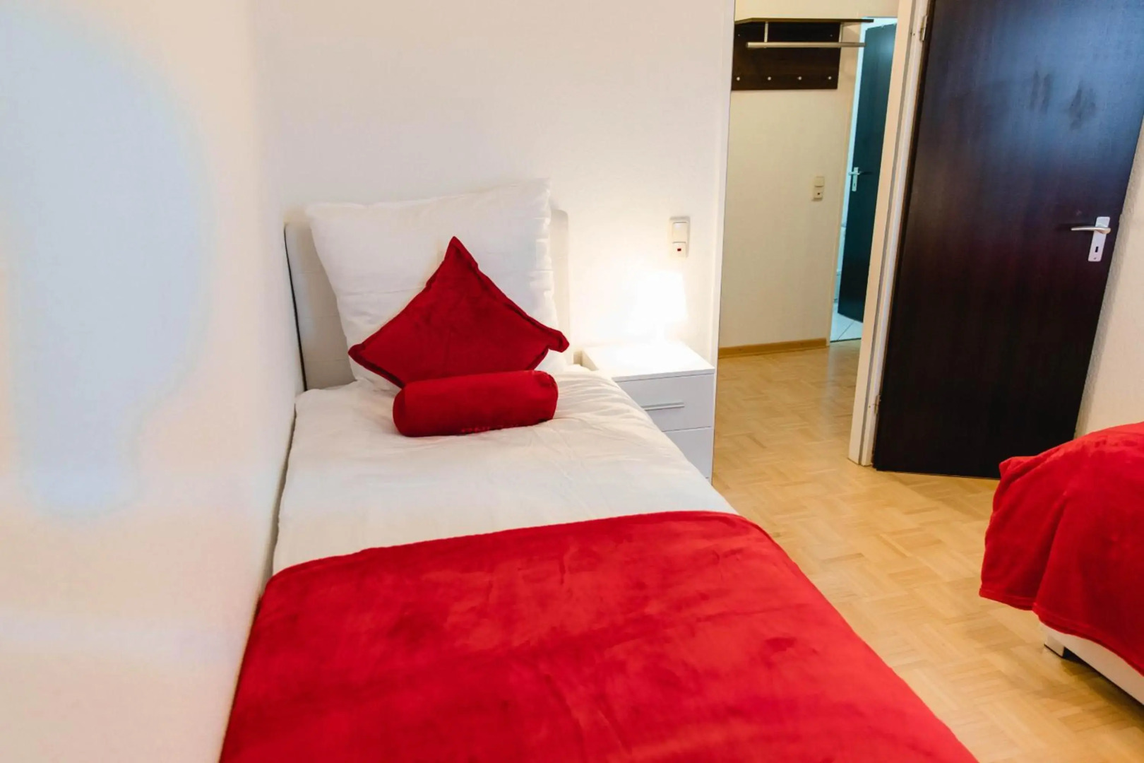 Luxury flat between Cologne and Bonn, shuttle from/to airport, trade fair, train station and Phantasy Land Bruhl