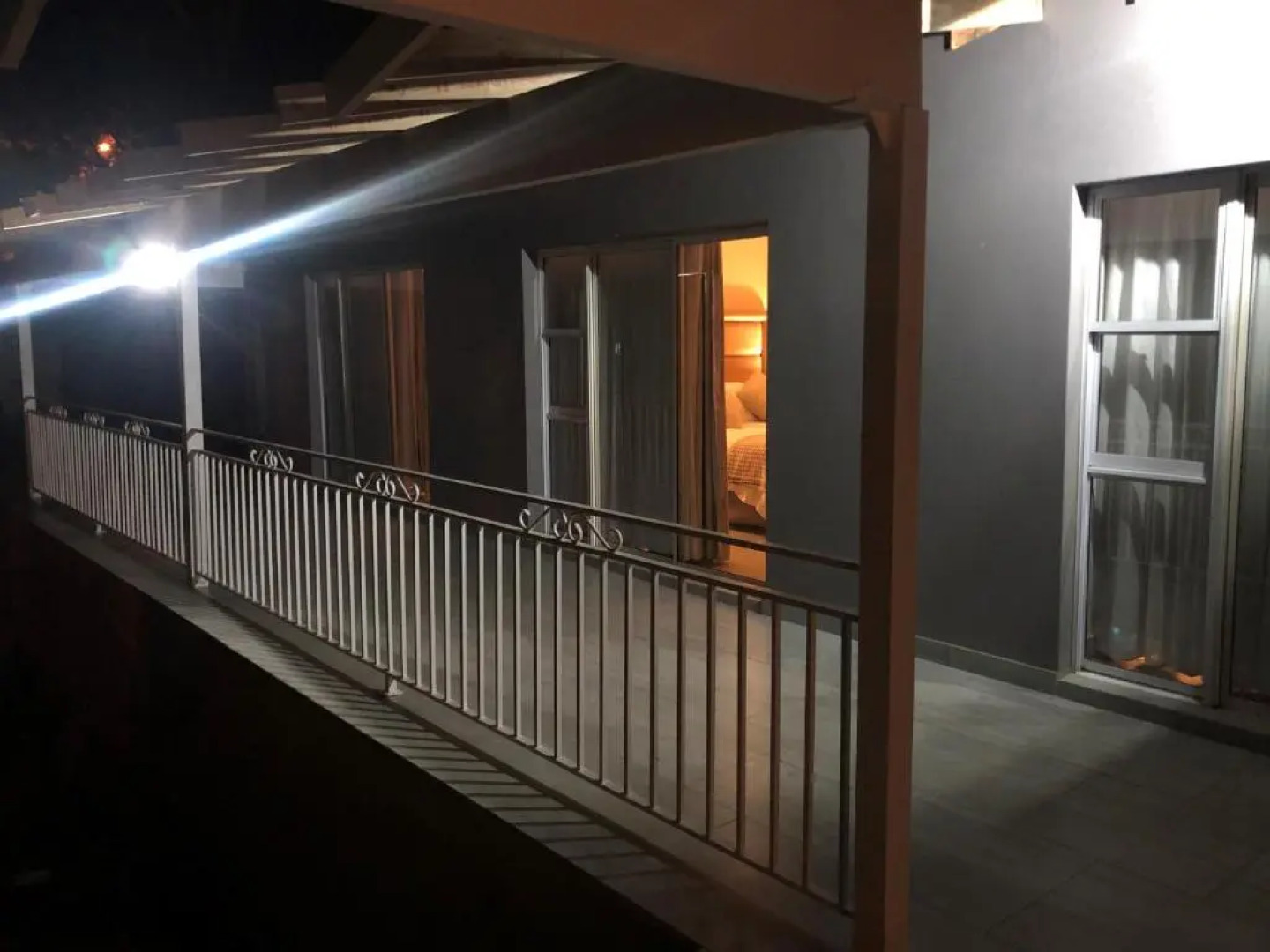 6 on Acacia & 8 on Acacia Guesthouse