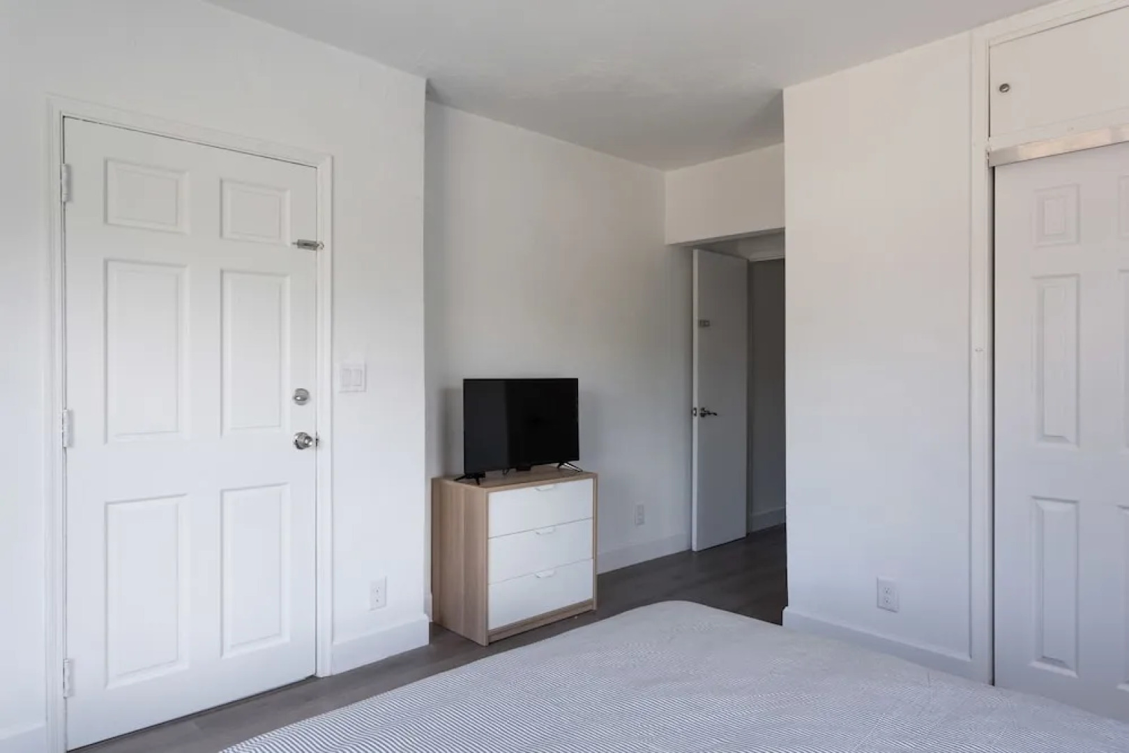 Cozy and Modern 2B-2B Home