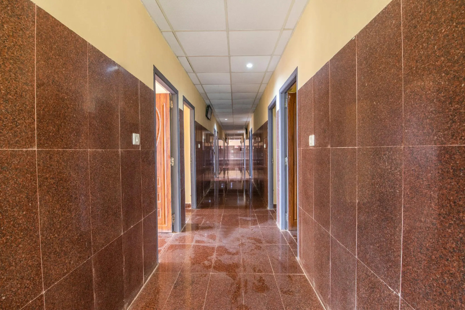 Vaccinated Staff- SPOT ON 70604 New Forever Next