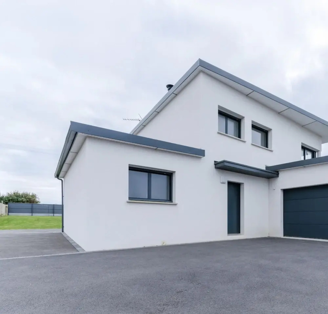 Pretty new House 2 Steps From the sea