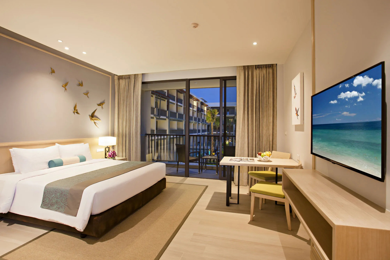 Le Meridien Khao Lak Resort & Spa
