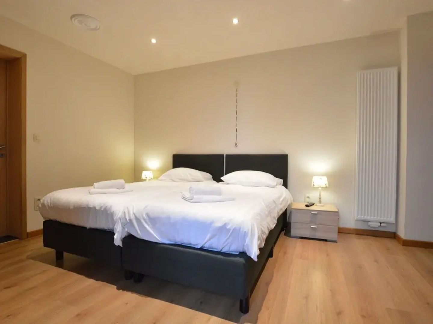 Detached Mansion For 10 People With Ginormous Garden In Linter