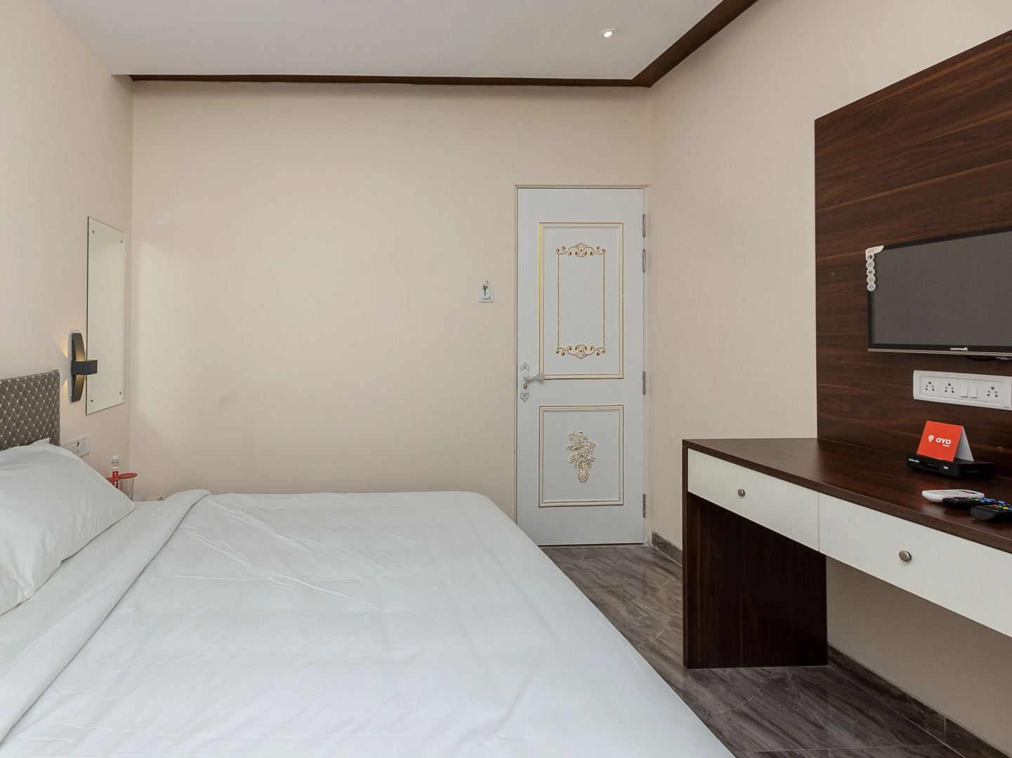 OYO 20021 Flagship Siruseri OMR
