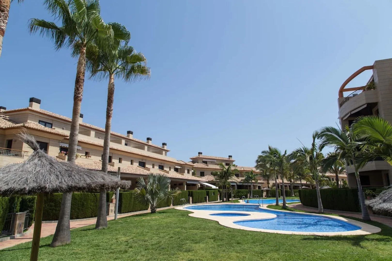 Stylish townhouse - RESORT facilities