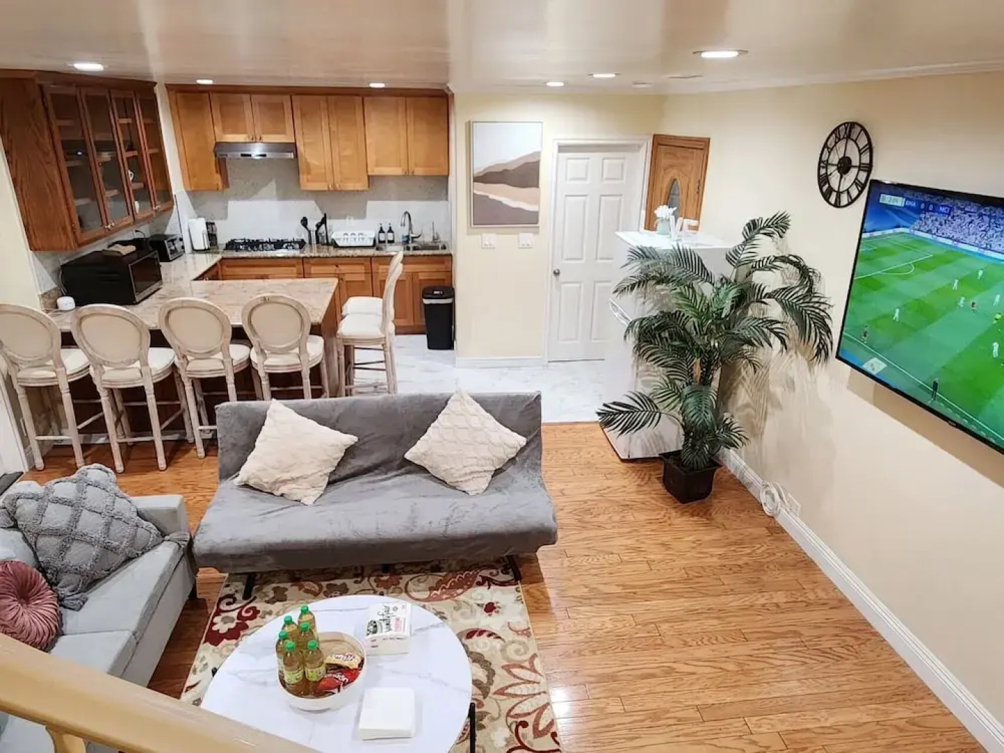 Monterey Park Retreat: Spectacular Views & Comfort