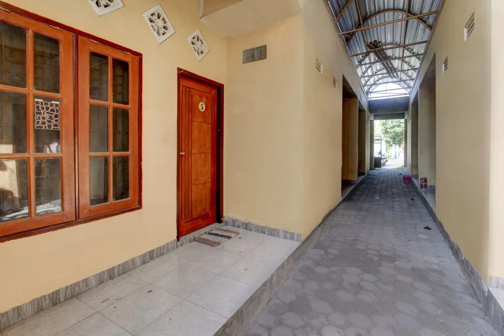 OYO Life 92846 Kost Putra Griya Eka