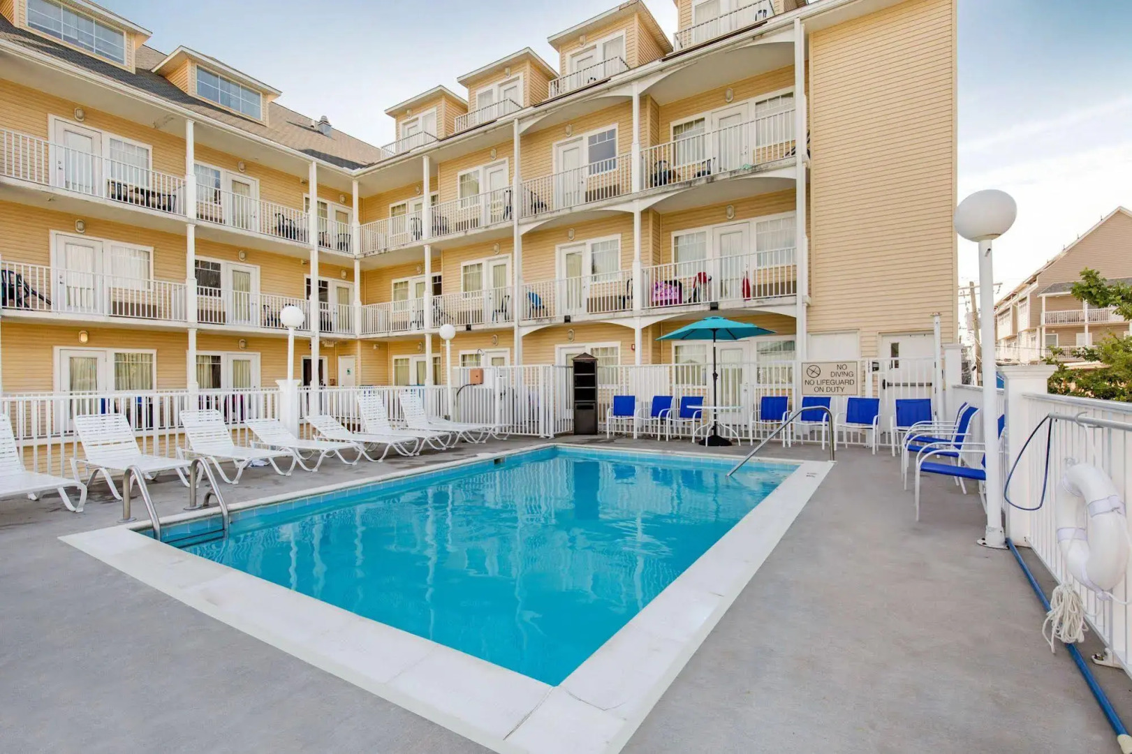 Gateway Hotel & Suites, an Ascend Collection Hotel